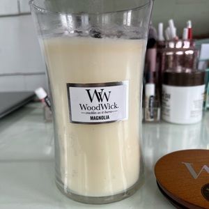 Large Woodwick Candle - Magnolia